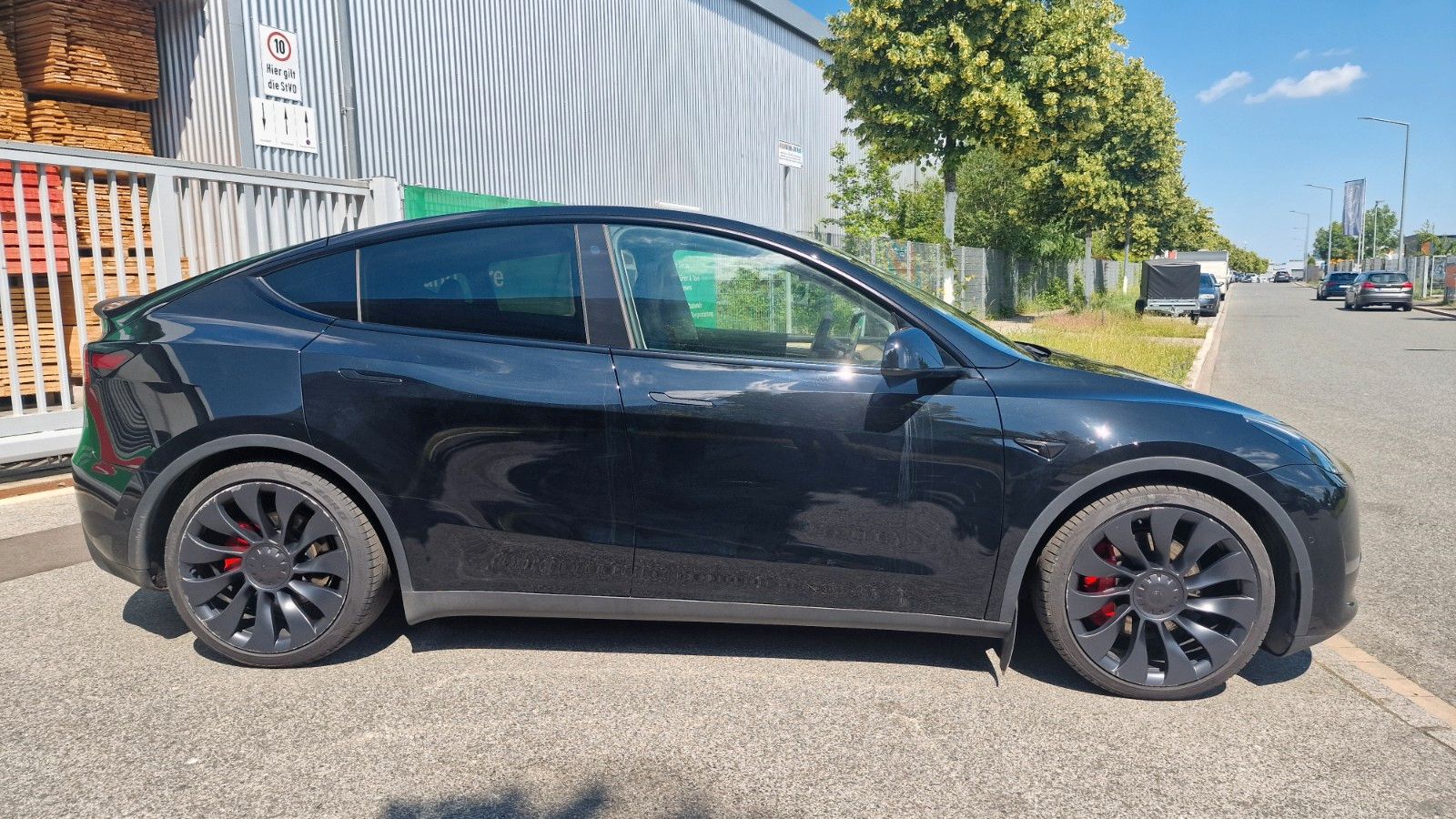 Tesla Model Y Performance Dual Motor AWD AMD Ryzen