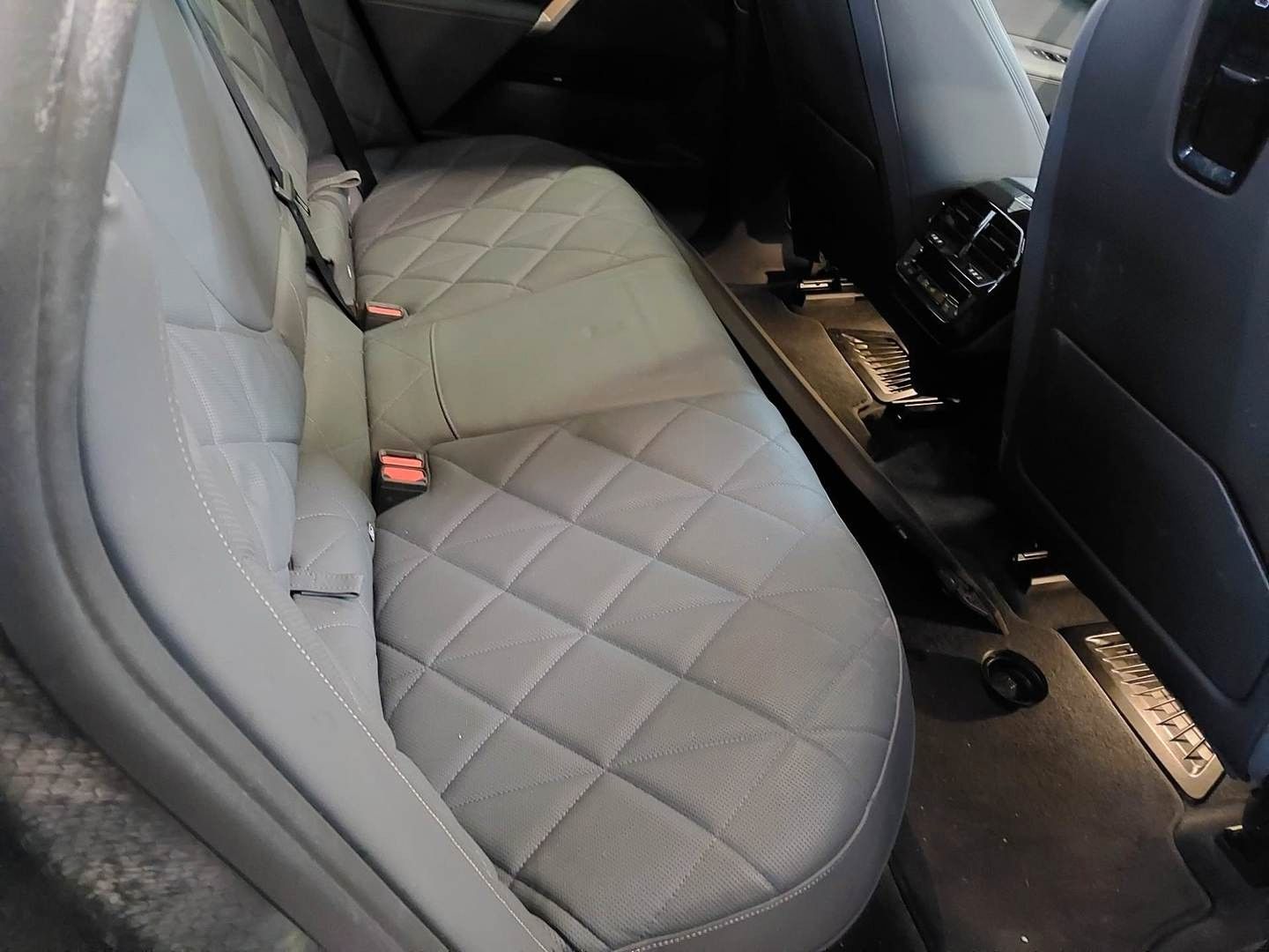 BMW iX4 xDrive Sport AHK HuD ACC KZ 4-Z-Klimaaut.