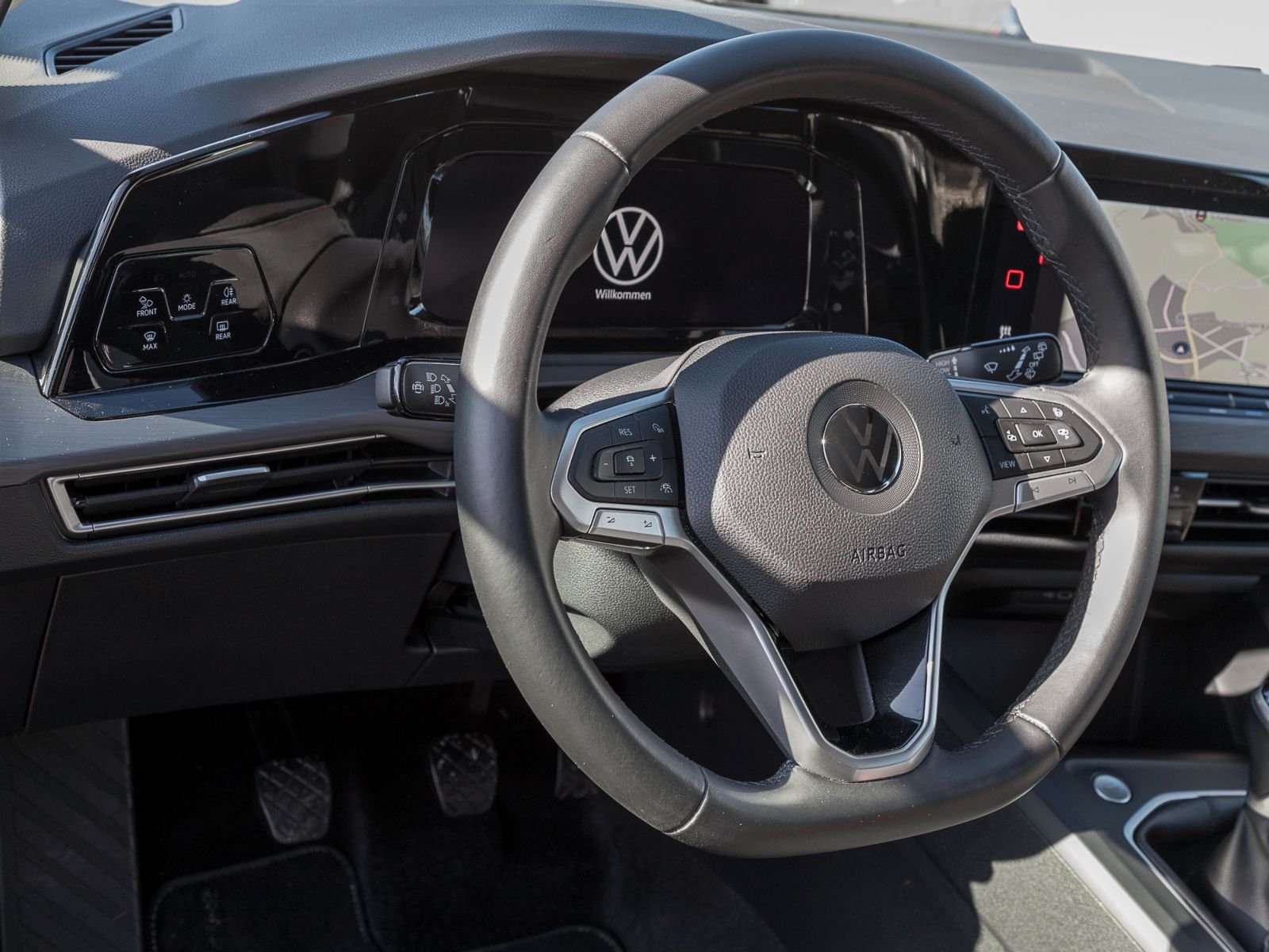 VW Golf 1.5TSI Style IQ.Light Navi Standheizung ACC
