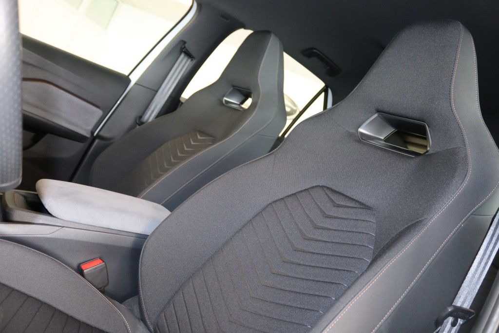 Cupra Born Wärmepumpe-CCS-Sportsitze-Navi-Pilot M-LED-