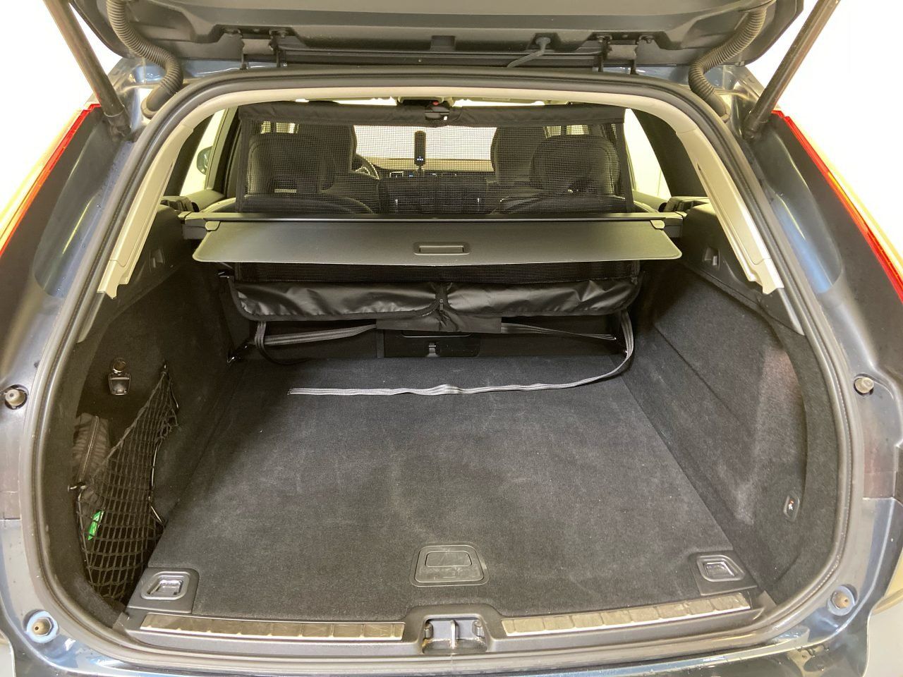 Volvo XC60 XC 60 B4 2WD Momentum Pro AHK