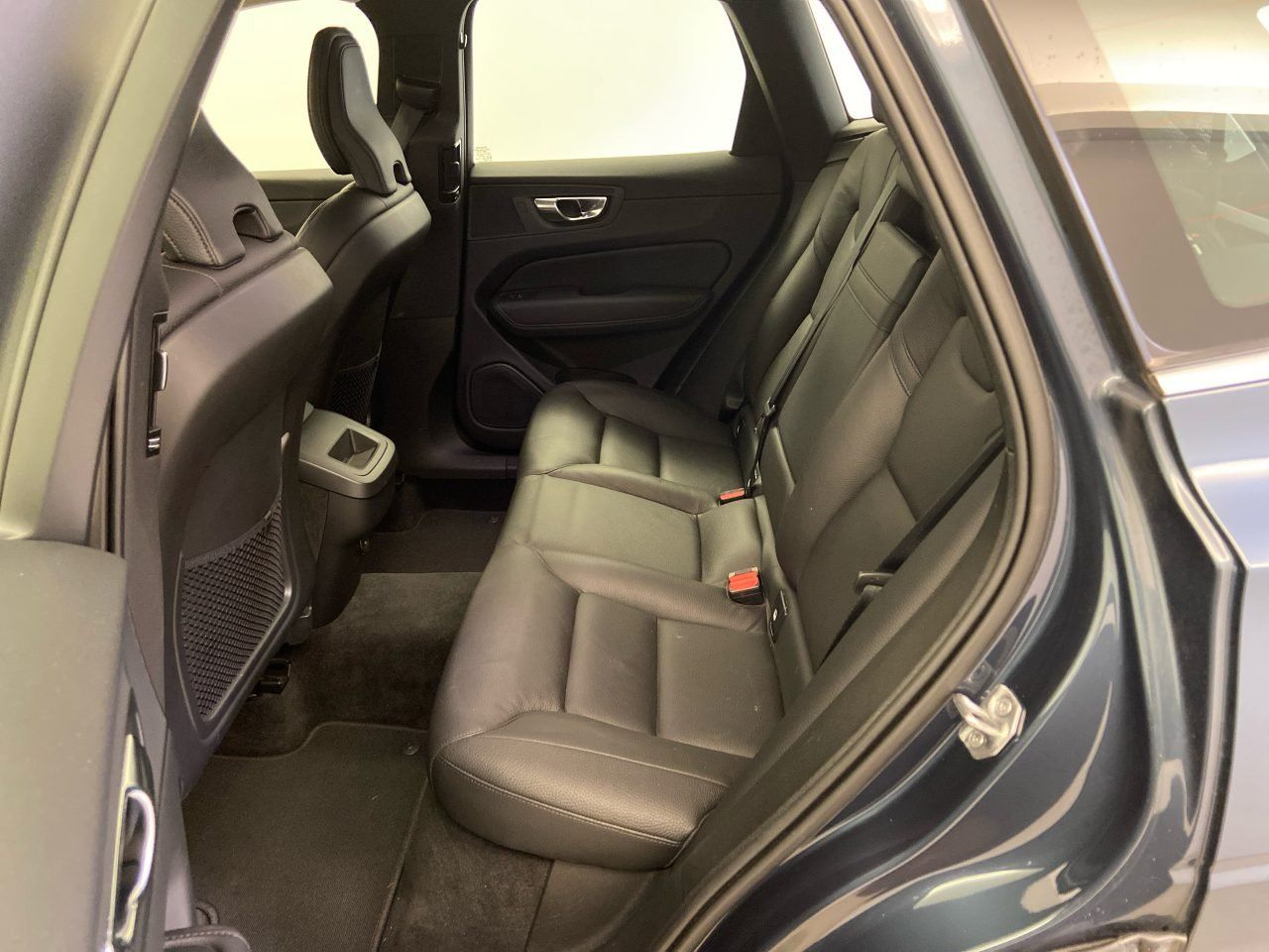 Volvo XC60 XC 60 B4 2WD Momentum Pro AHK