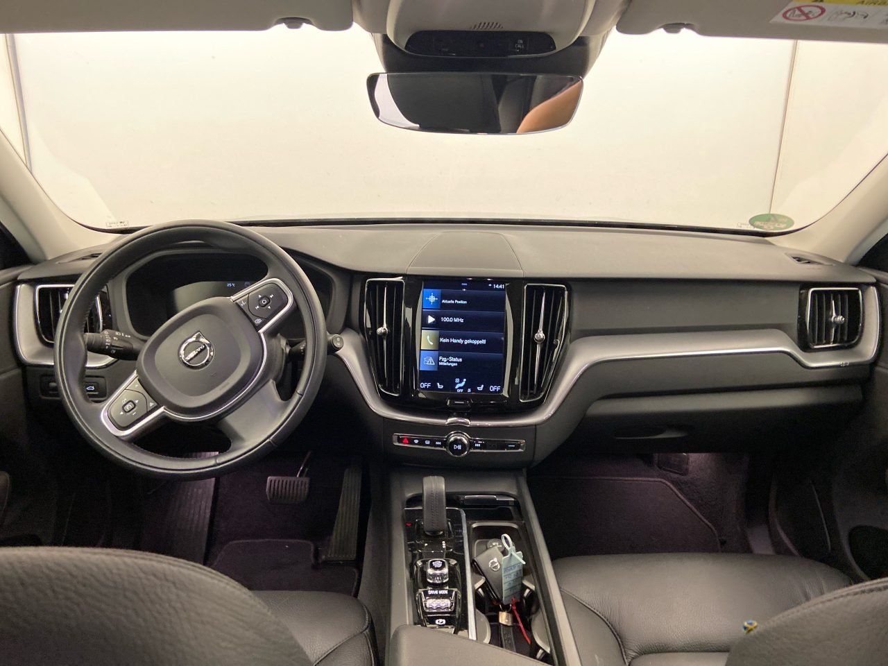 Volvo XC60 XC 60 B4 2WD Momentum Pro AHK