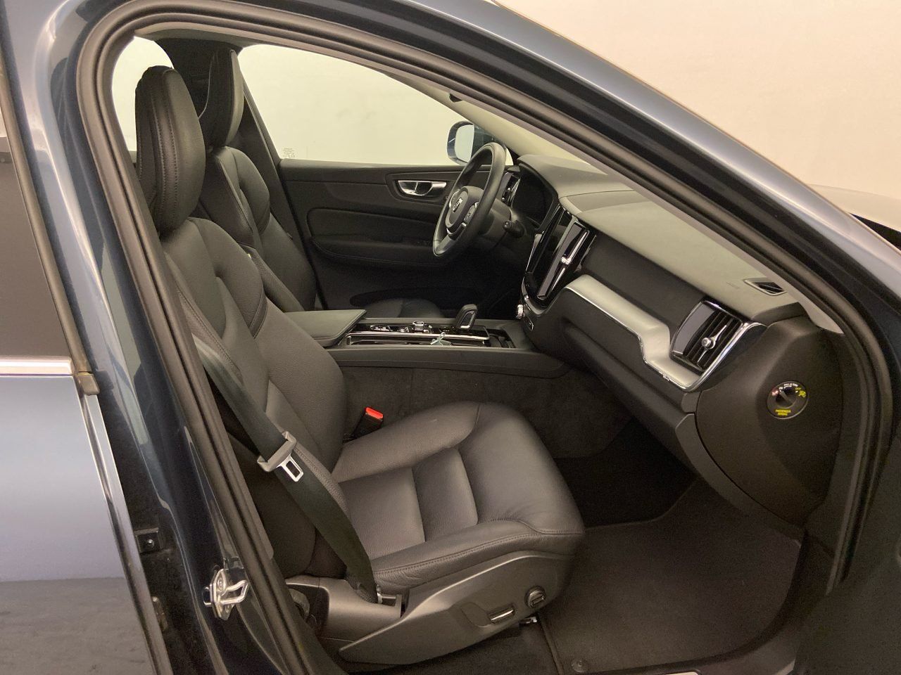 Volvo XC60 XC 60 B4 2WD Momentum Pro AHK