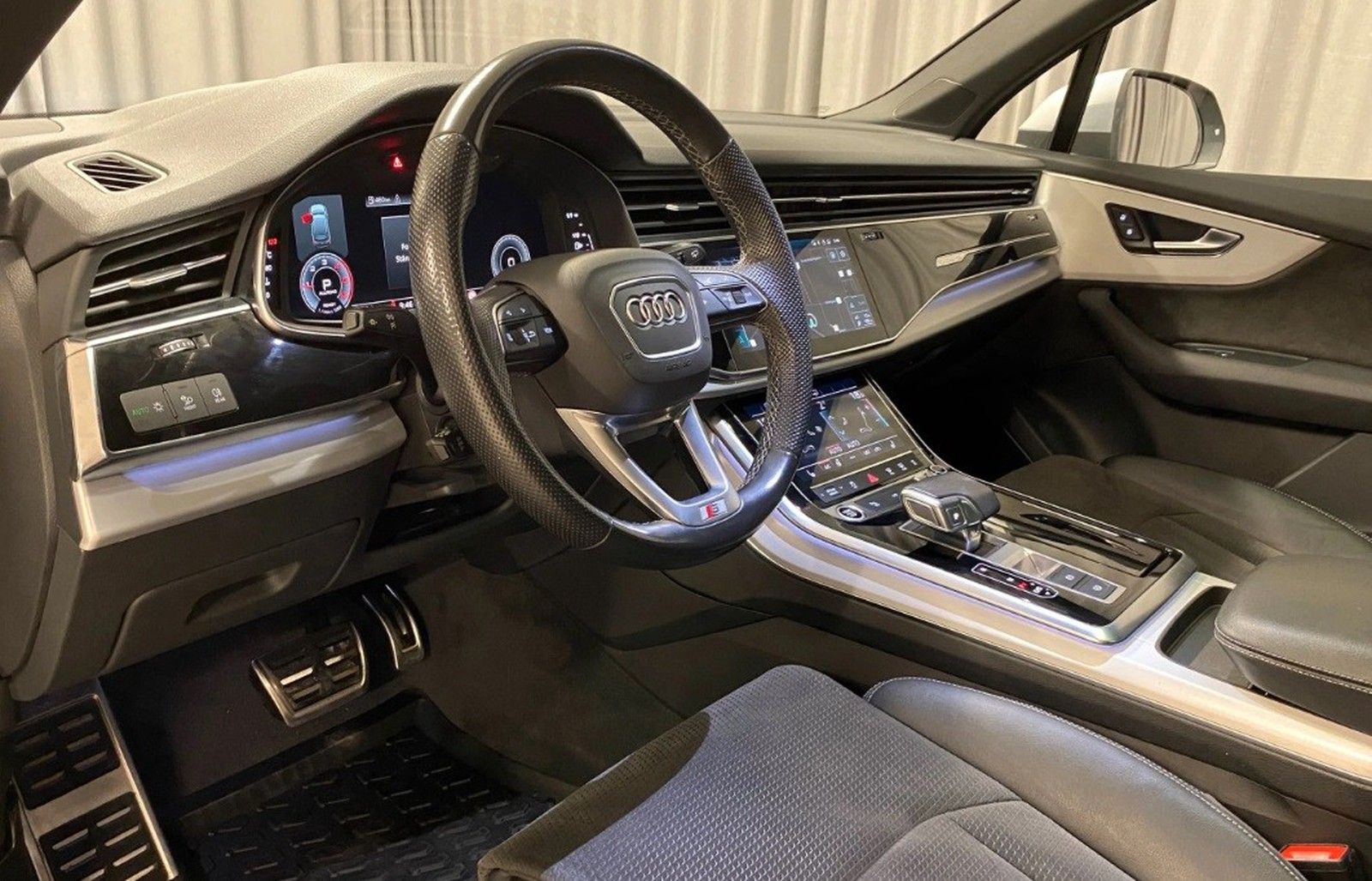 Audi Q7 50 TDI quattro S line *7-SITZ/MATRIX/AHK/360*