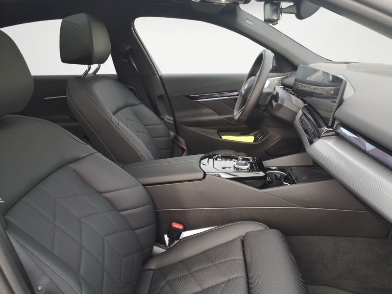 BMW i5 eDrive40 Limousine AHK M-Sport Innovation