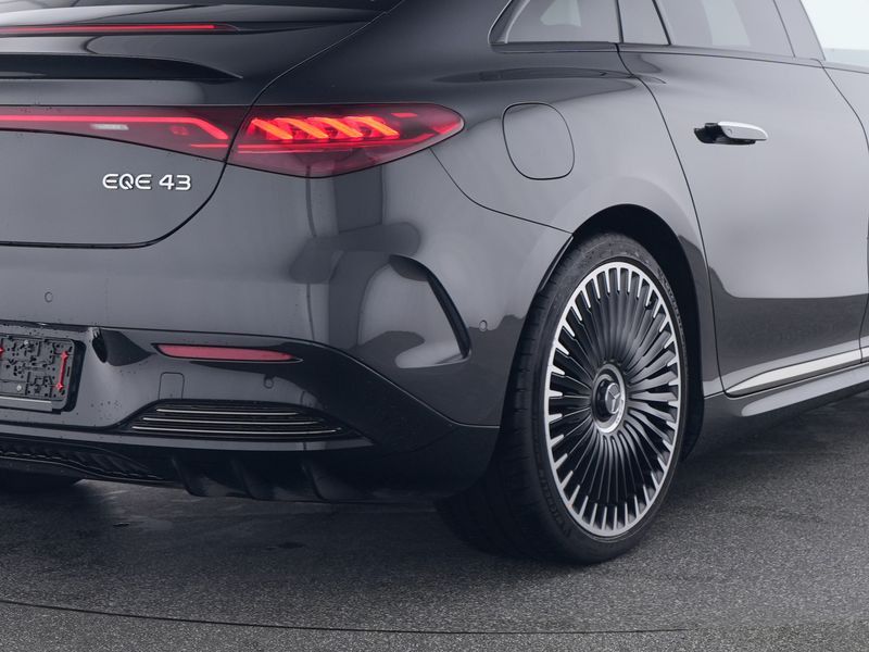 Mercedes EQE43 AMG 4M / Premium / HYPERSCREEN / Massage