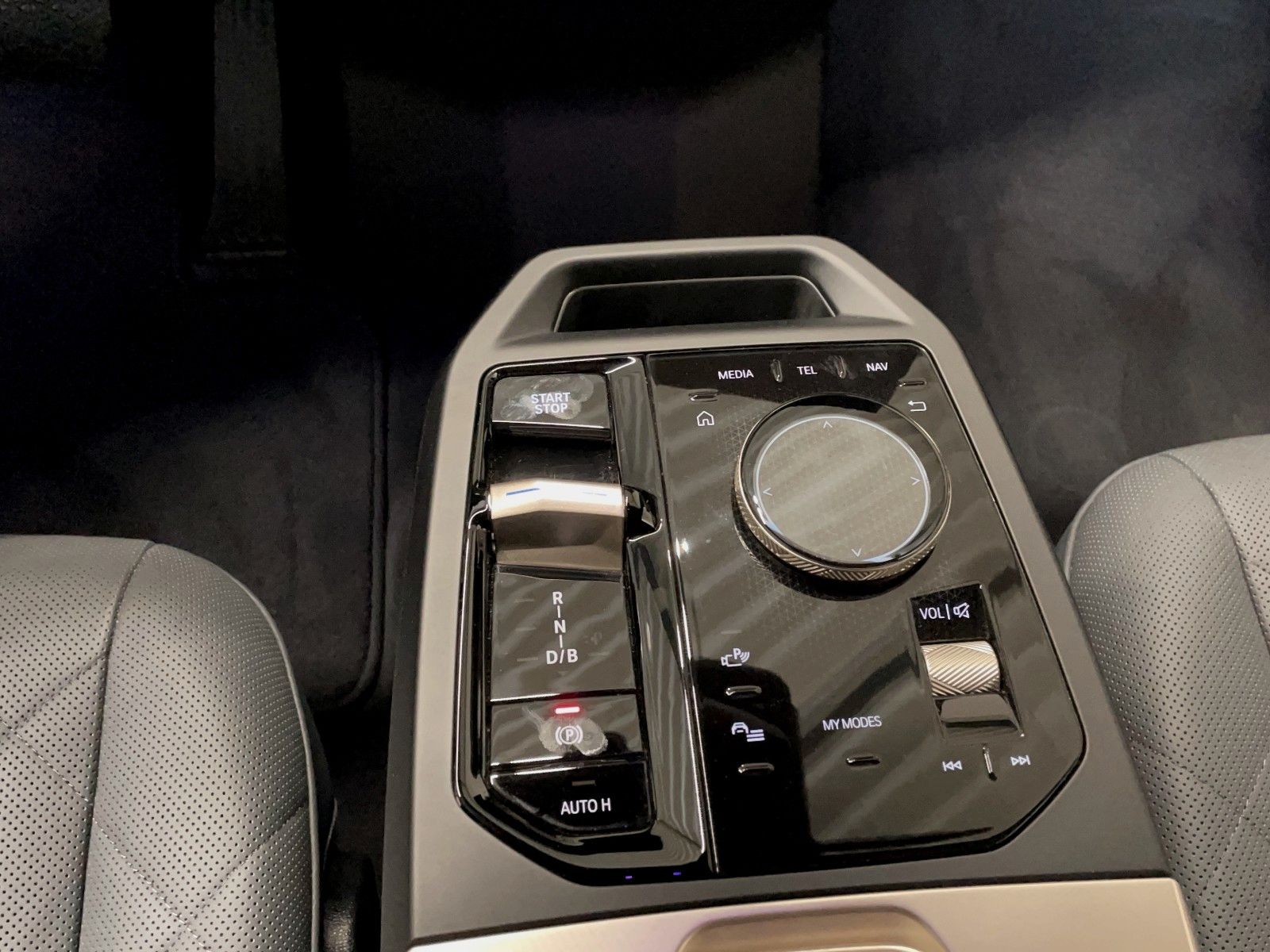 BMW iX4 40 xDr Sport 360° AHK Sitzbel ACC HuD Laser