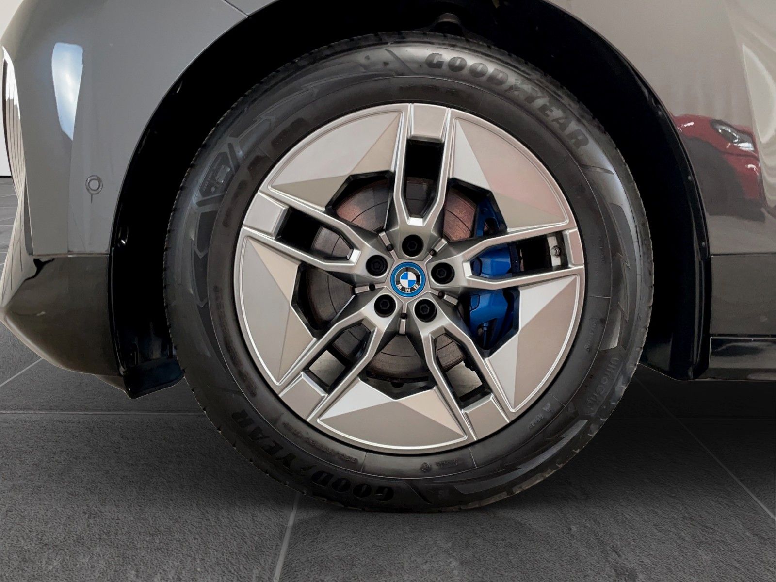 BMW iX4 40 xDr Sport 360° AHK Sitzbel ACC HuD Laser