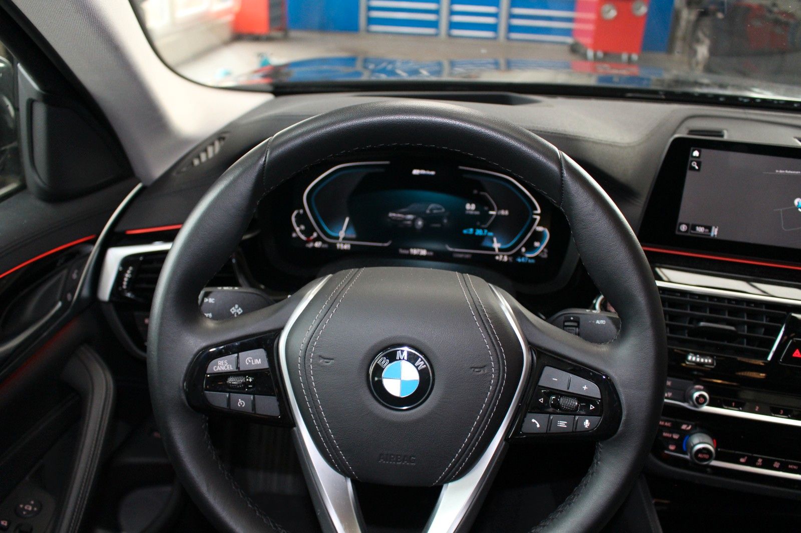 BMW 530e Luxury 19.000km 8 fach Alu So+Wi NP75.020€