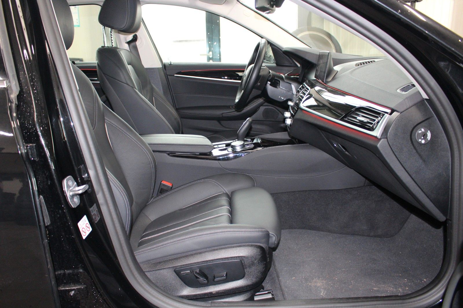 BMW 530e Luxury 19.000km 8 fach Alu So+Wi NP75.020€