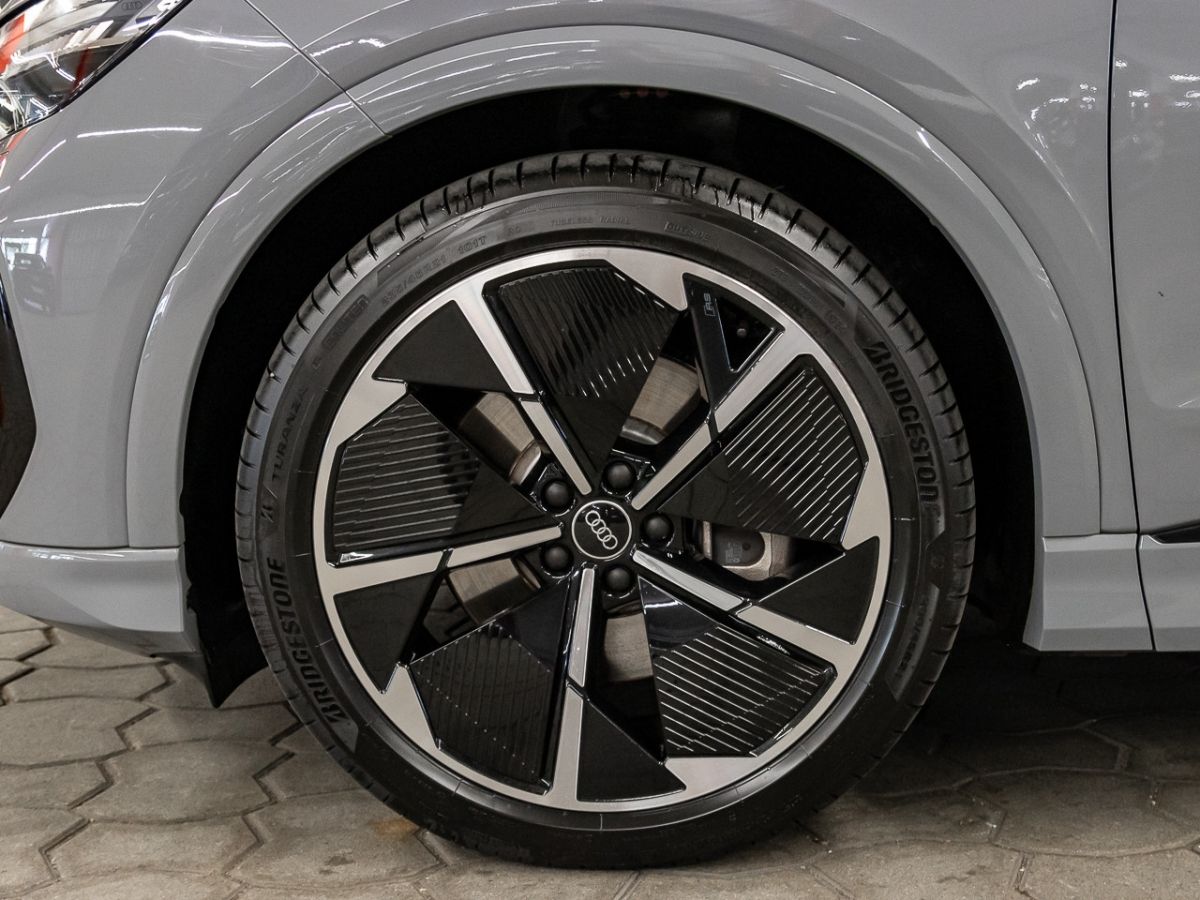 Audi e-tron line Matrix PDC Pano SH