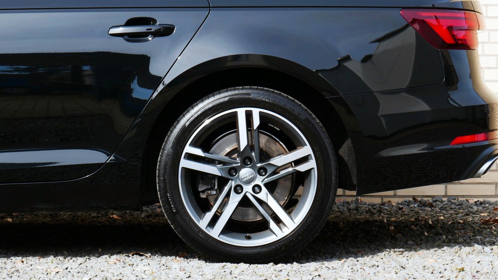 Audi A4 45 TFSI quattro Sport Black ACC Leder Cam AHK