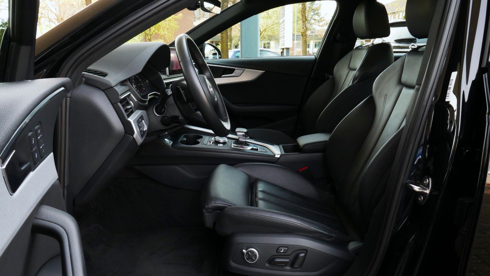Audi A4 45 TFSI quattro Sport Black ACC Leder Cam AHK