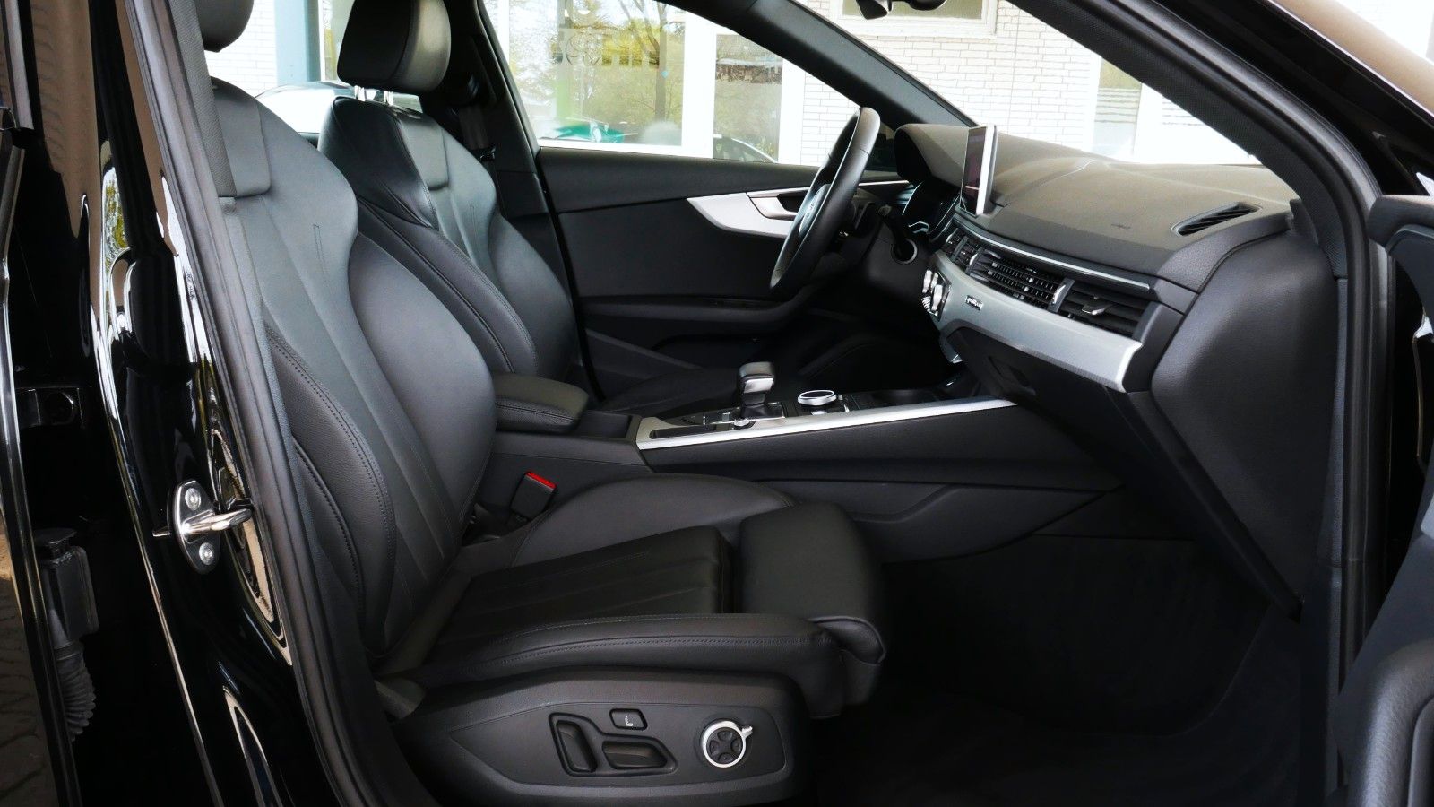 Audi A4 45 TFSI quattro Sport Black ACC Leder Cam AHK