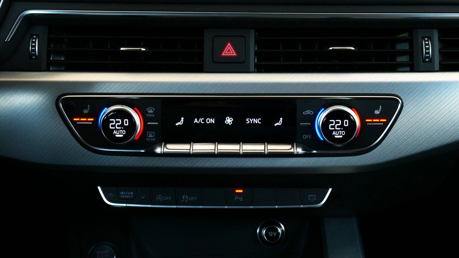 Audi A4 45 TFSI quattro Sport Black ACC Leder Cam AHK