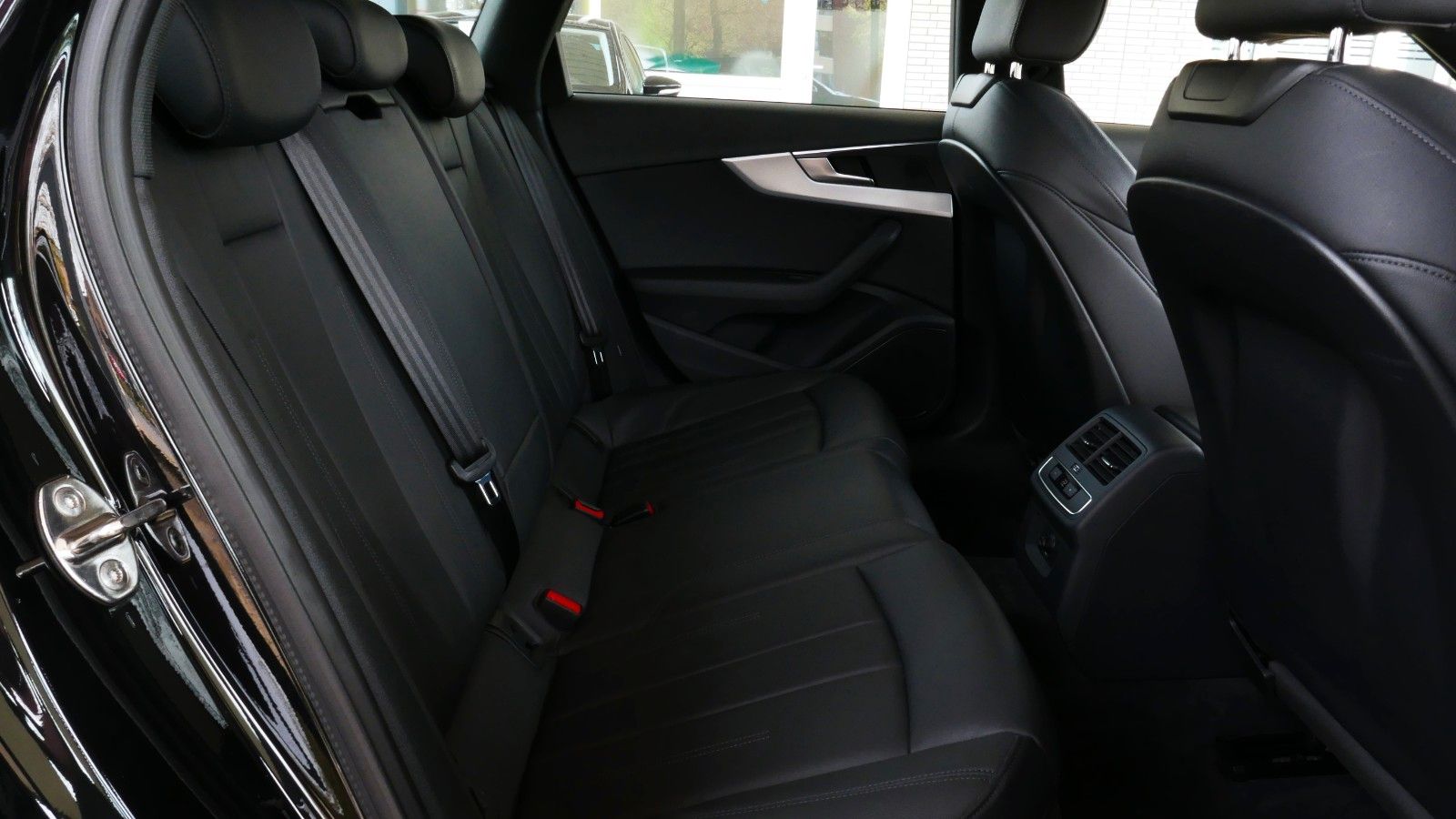 Audi A4 45 TFSI quattro Sport Black ACC Leder Cam AHK