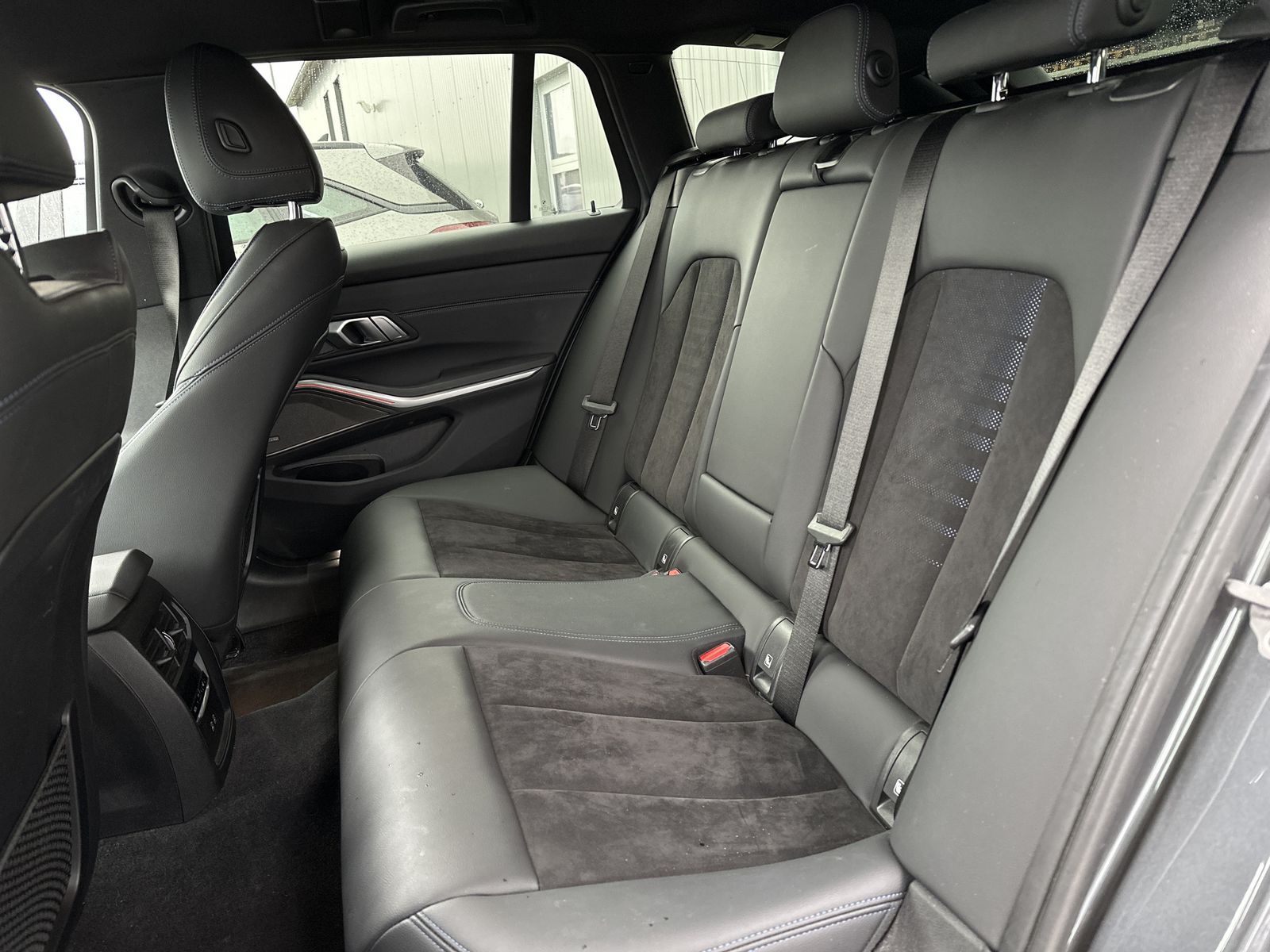 BMW 320d Touring M-Sport NAV+LED+AHK+ACC+19ZOLL+360°