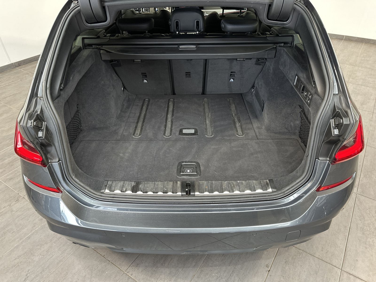 BMW 320d Touring M-Sport NAV+LED+AHK+ACC+19ZOLL+360°