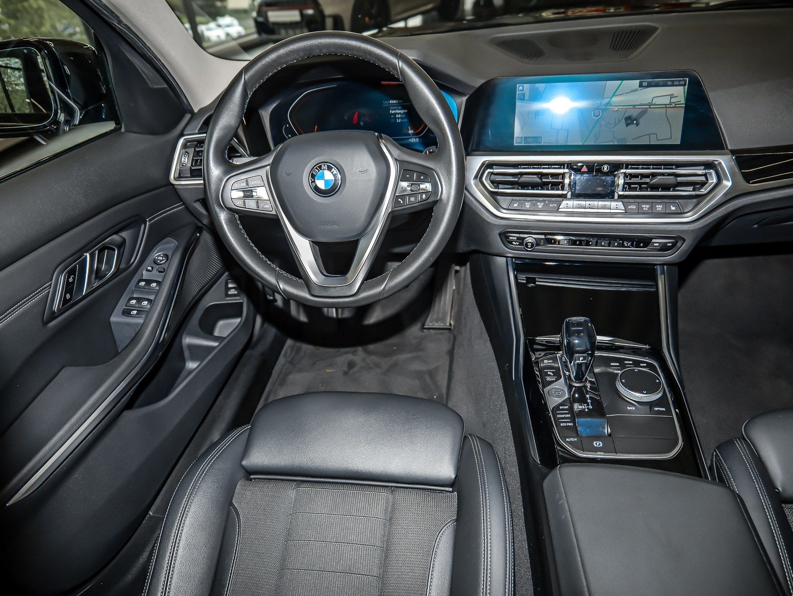 BMW 330i Sport-Line Aut Navi LED PDCv+h Shz DAB 17"
