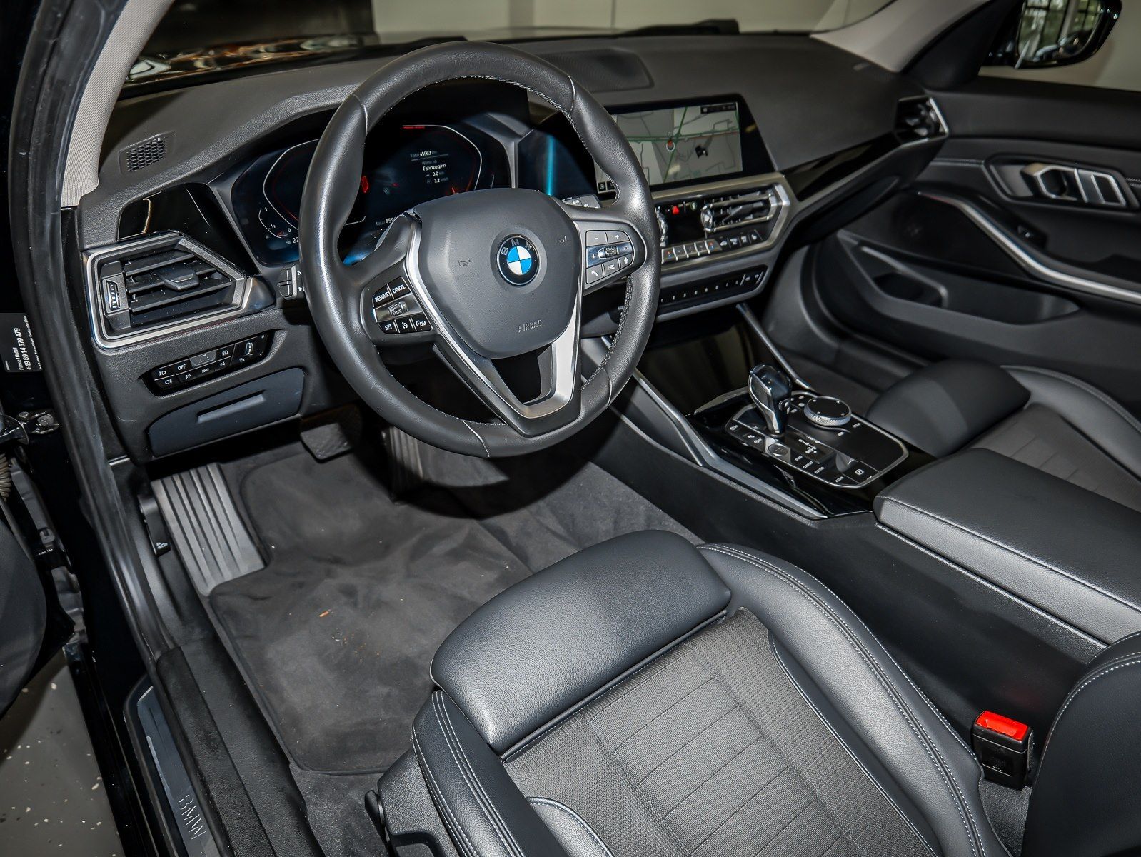 BMW 330i Sport-Line Aut Navi LED PDCv+h Shz DAB 17"