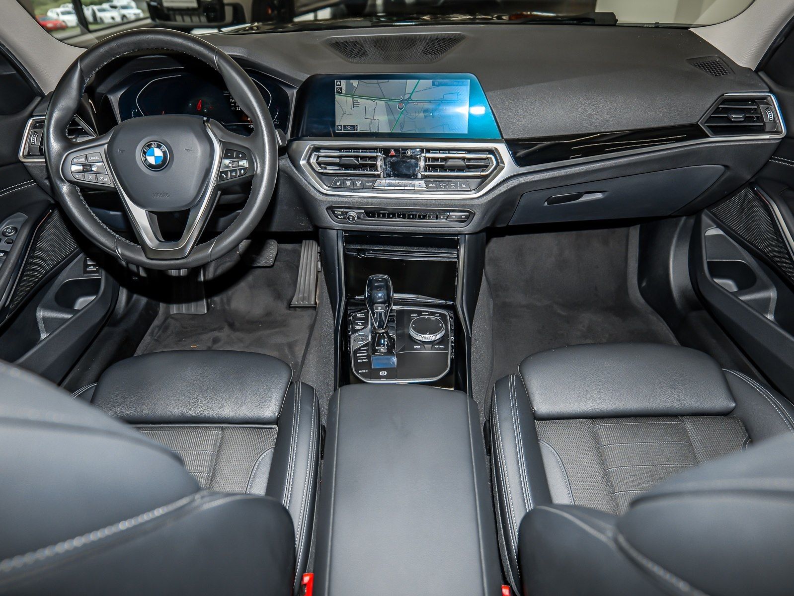 BMW 330i Sport-Line Aut Navi LED PDCv+h Shz DAB 17"