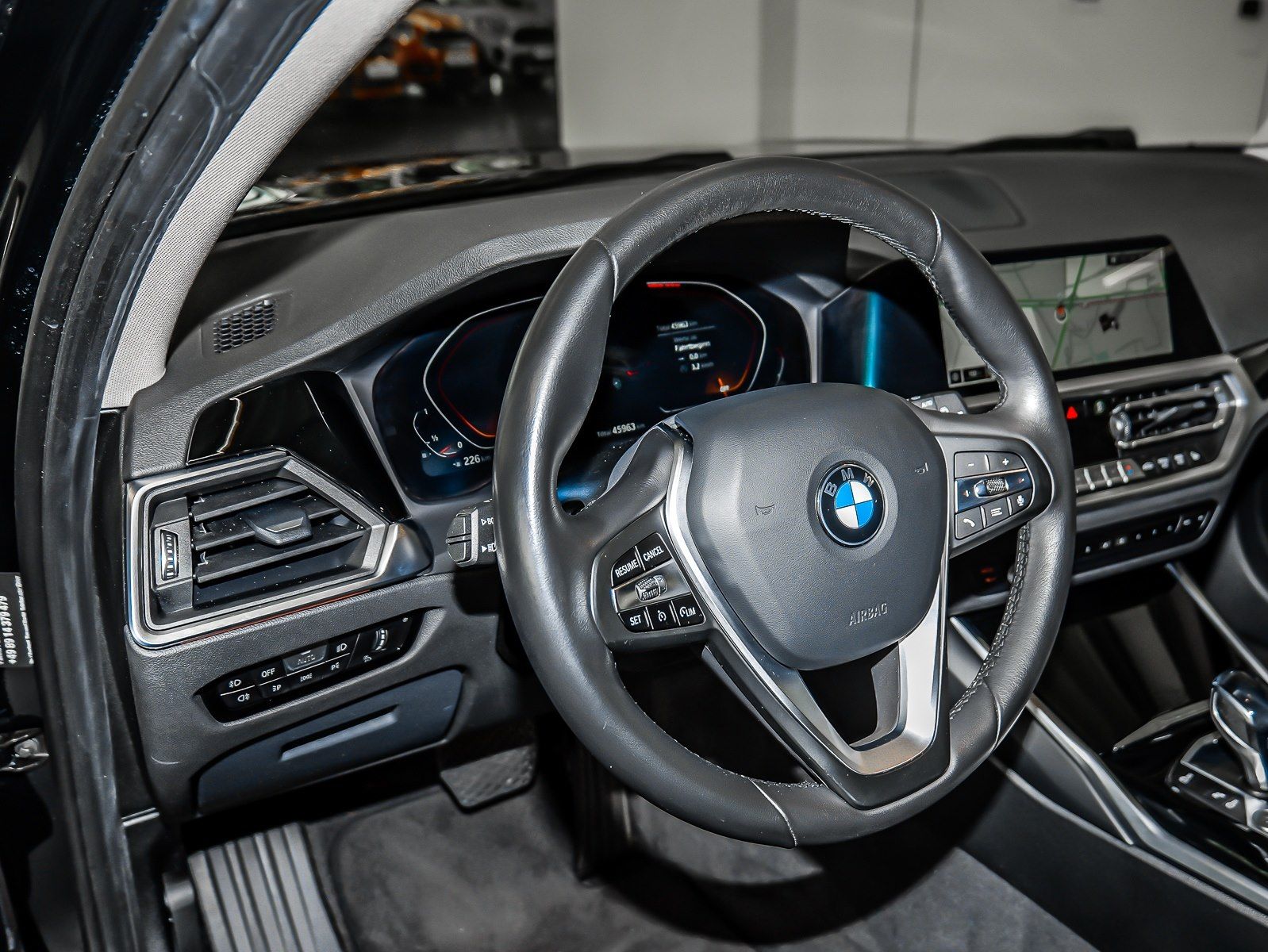BMW 330i Sport-Line Aut Navi LED PDCv+h Shz DAB 17"