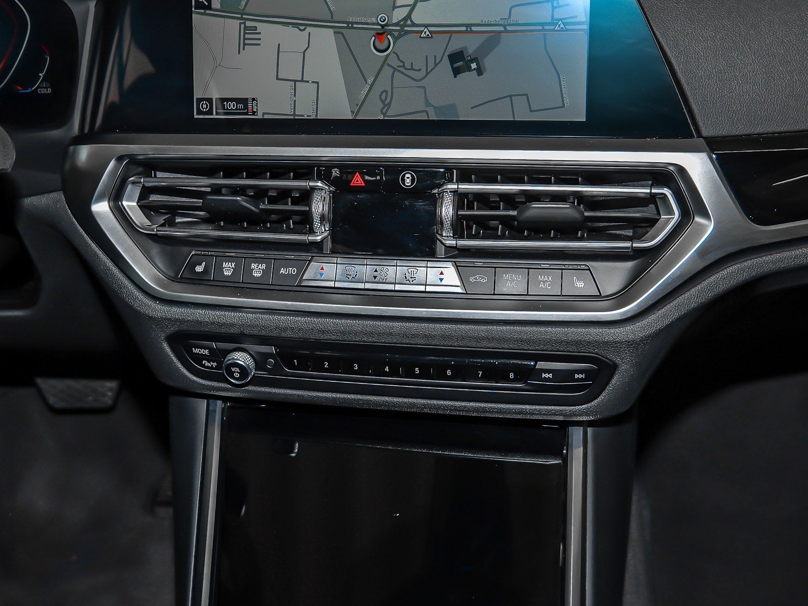 BMW 330i Sport-Line Aut Navi LED PDCv+h Shz DAB 17"