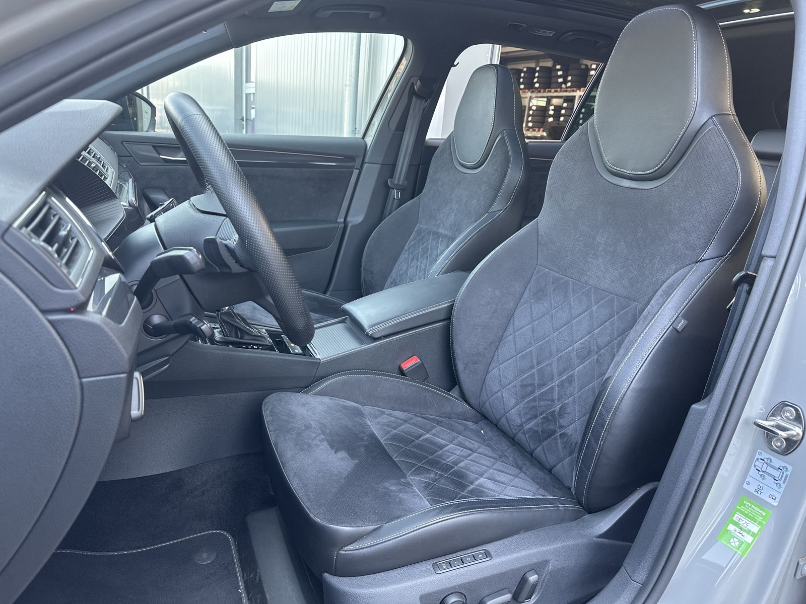 Skoda Superb Combi 4x4 Sportline NAV+XEN+AHK+PANO+ACC