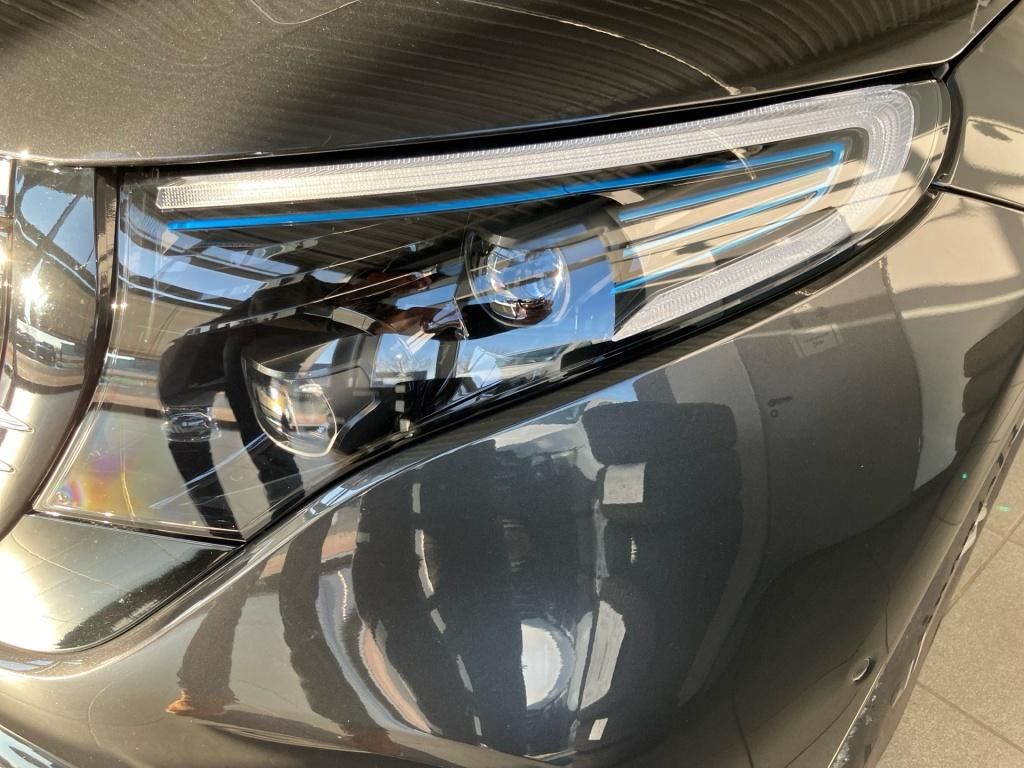 Mercedes EQC400 4M AMG-Line+SD+AHK+DISTRO+MULTIBEAM+MBUX