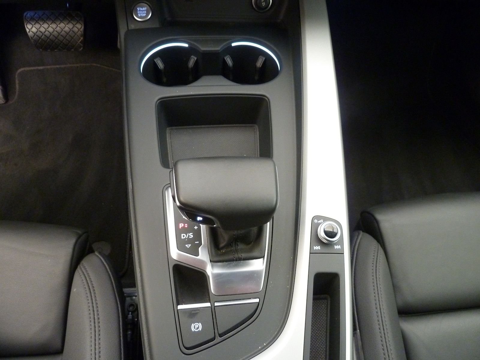 Audi A4 Avant 40 2.0 TDI s-line s-tronic LED Navi SH