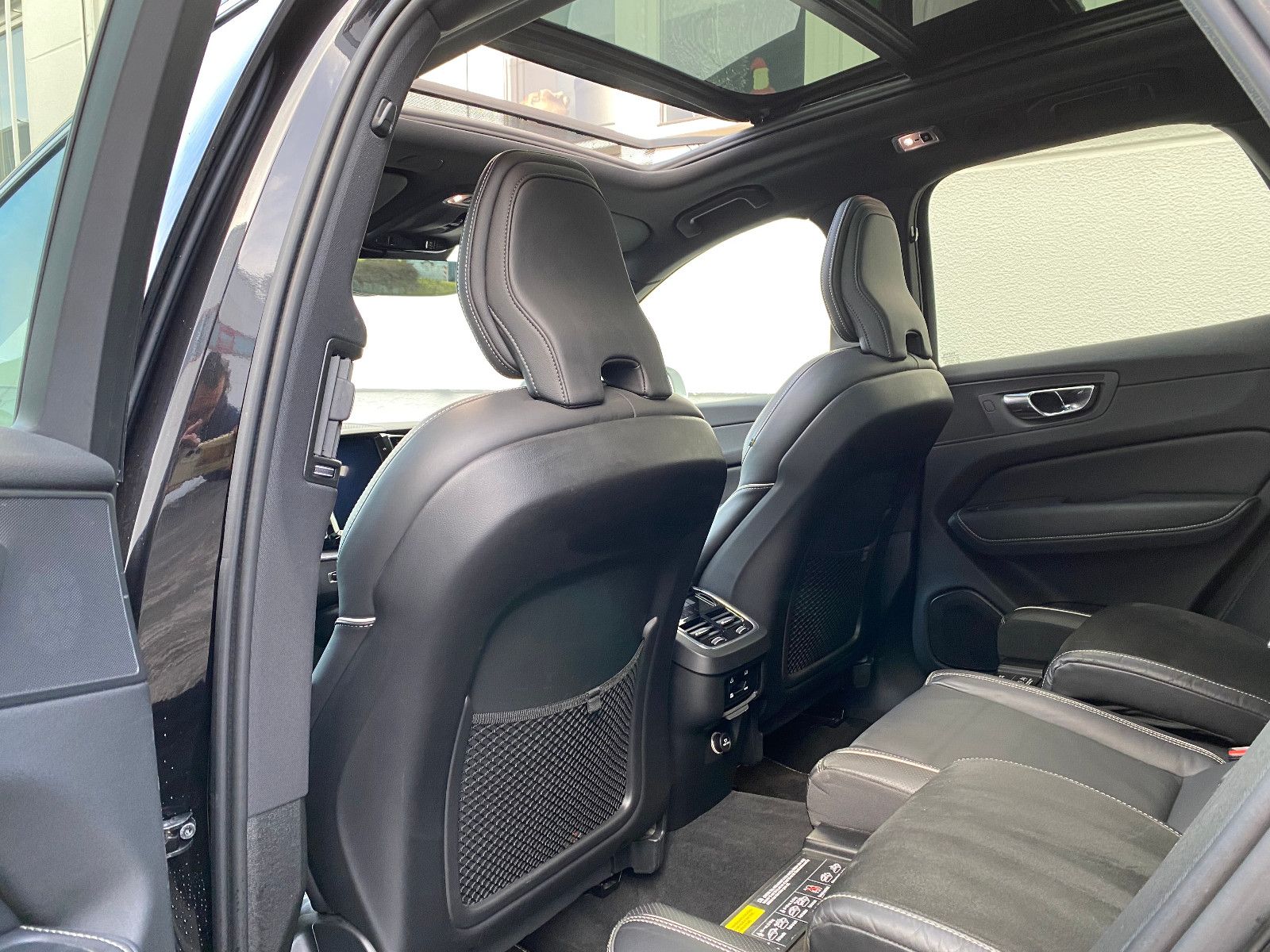Volvo XC60 R Design 4x4*Panorama-Head-Up-AHK*