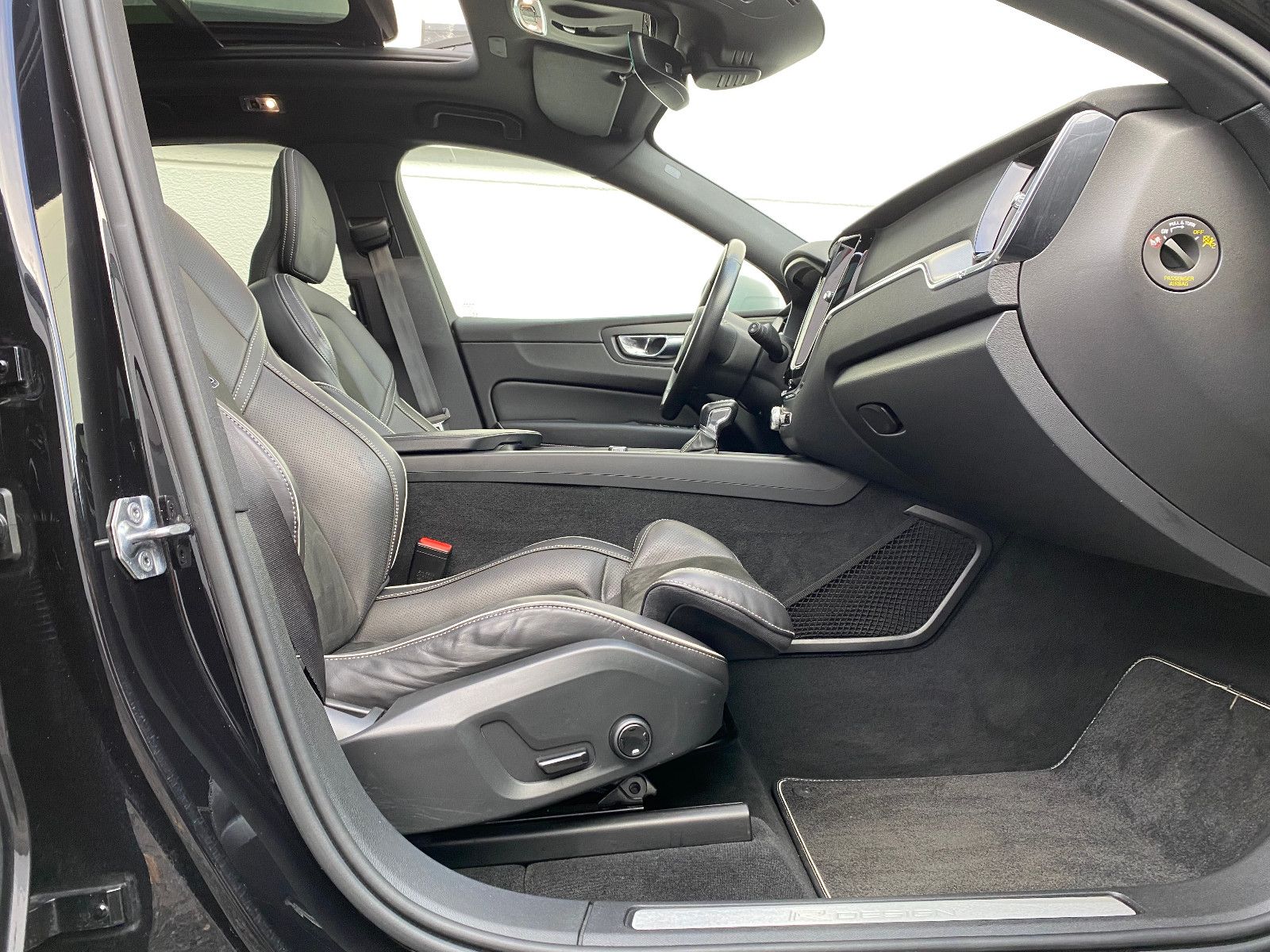 Volvo XC60 R Design 4x4*Panorama-Head-Up-AHK*