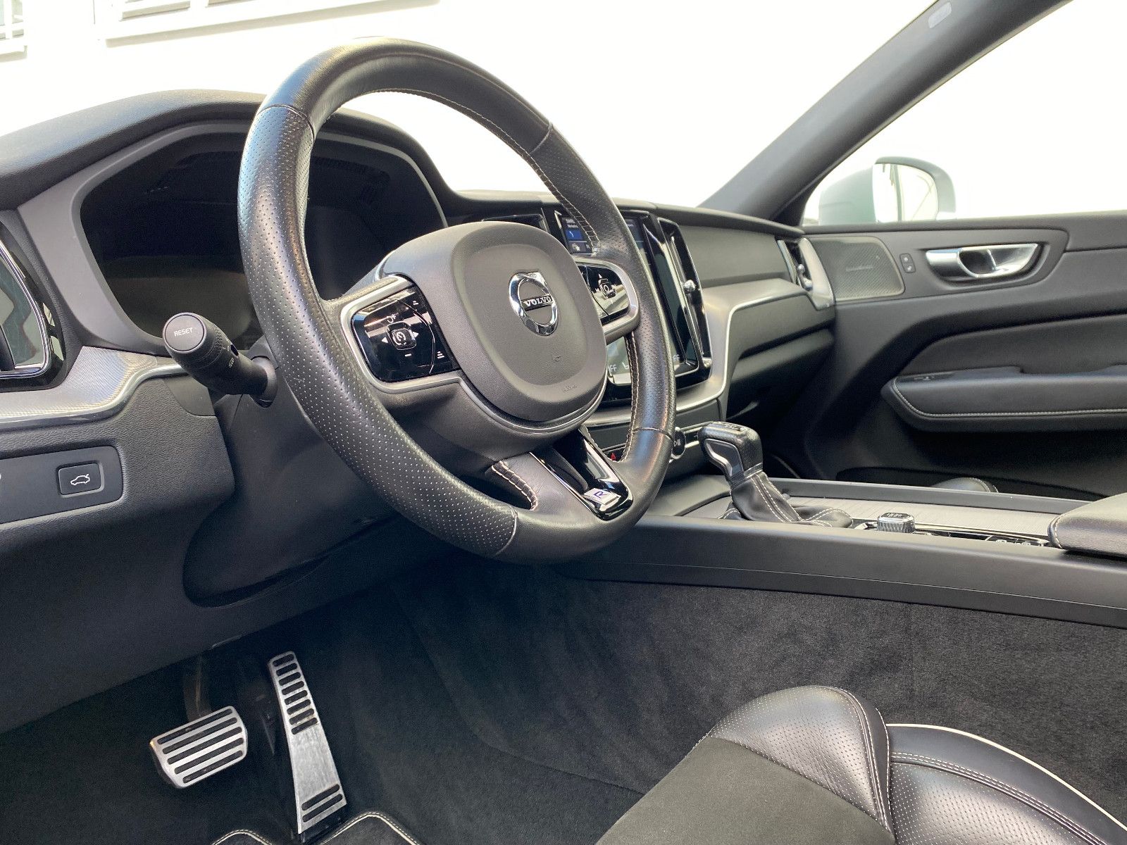 Volvo XC60 R Design 4x4*Panorama-Head-Up-AHK*