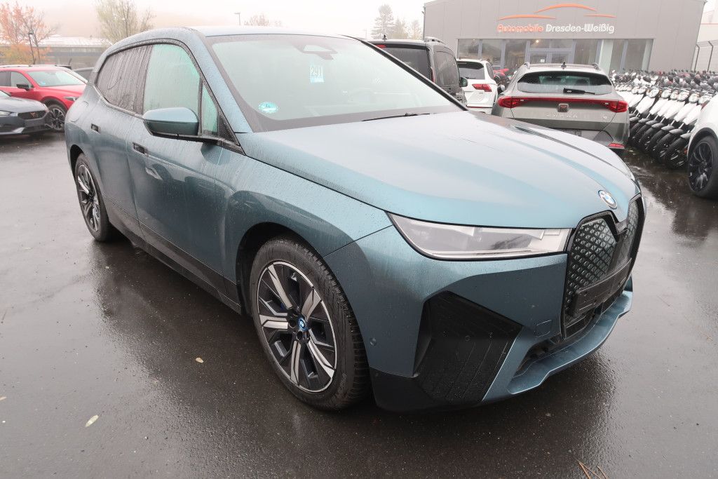 BMW iX4 xDrive Sport*Connected Prof*Kamera*HiFi*