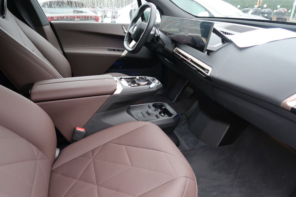 BMW iX4 xDrive Sport*Connected Prof*Kamera*HiFi*