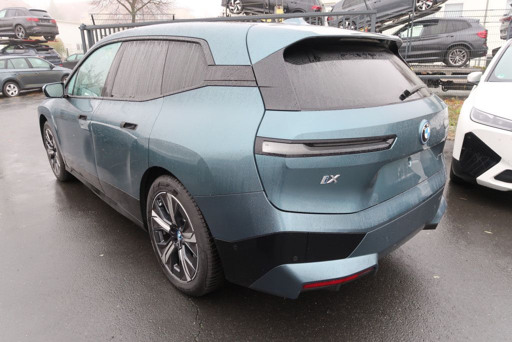 BMW iX4 xDrive Sport*Connected Prof*Kamera*HiFi*