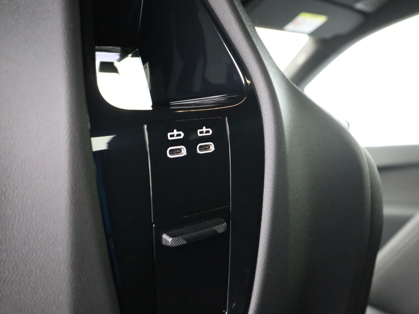 BMW xDrive50 Sport *AHK*Standh*Laser*22 Zoll*HUD