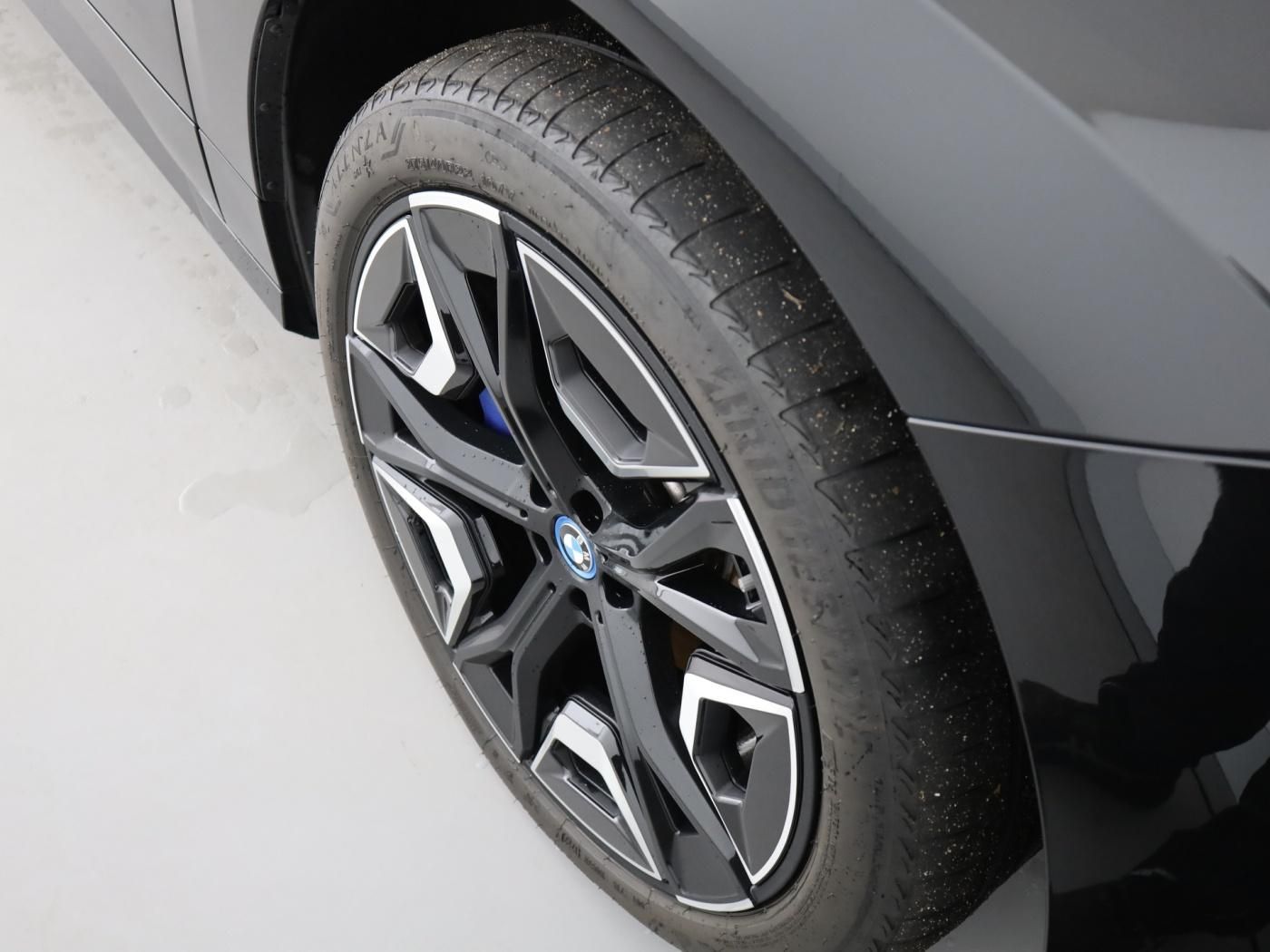 BMW xDrive50 Sport *AHK*Standh*Laser*22 Zoll*HUD