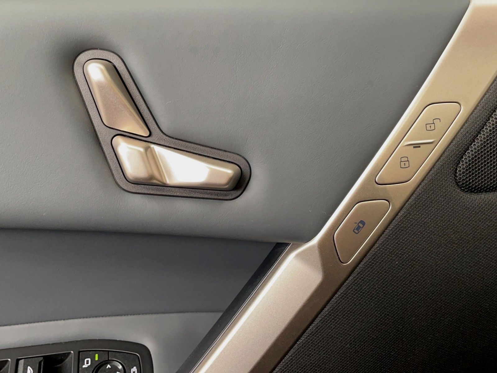 BMW iX4 40 xDr Sport 360° AHK Sitzbel ACC HuD Laser