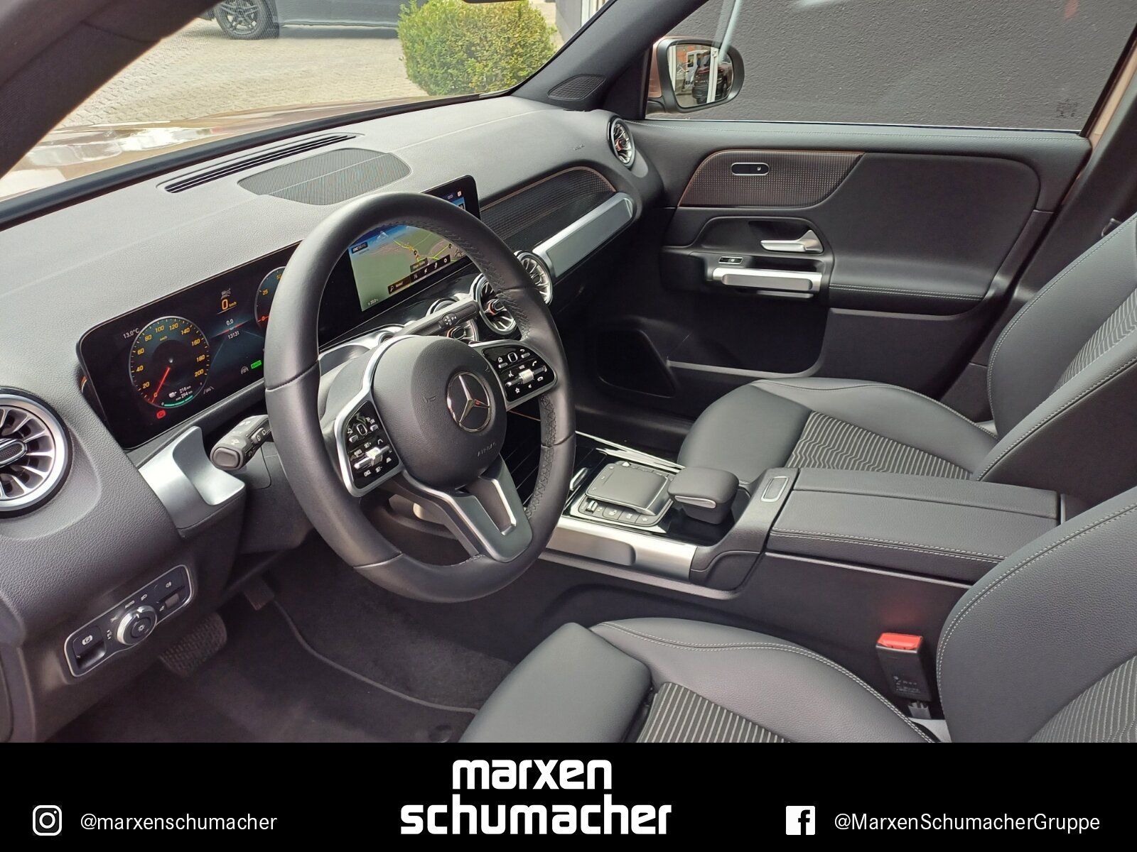 Mercedes EQB300 4M Progressive Distr+Pano+360°+LED+Sound