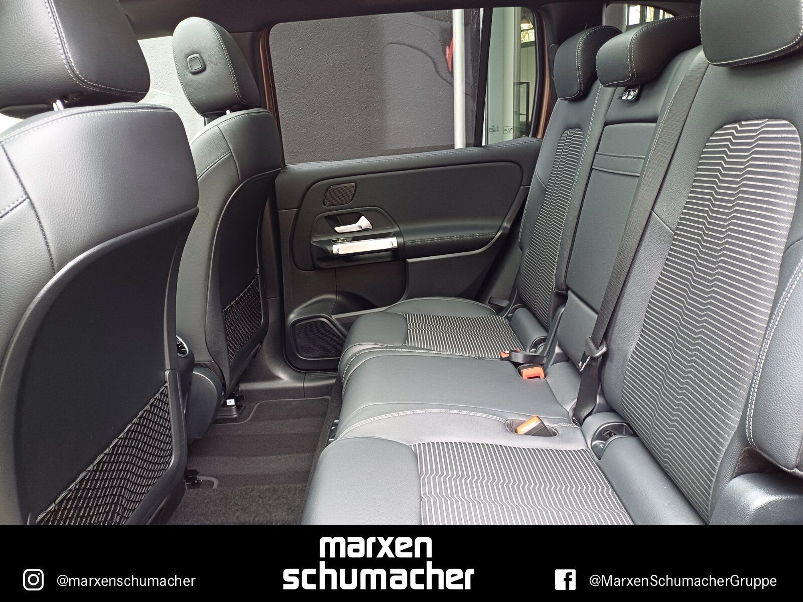 Mercedes EQB300 4M Progressive Distr+Pano+360°+LED+Sound
