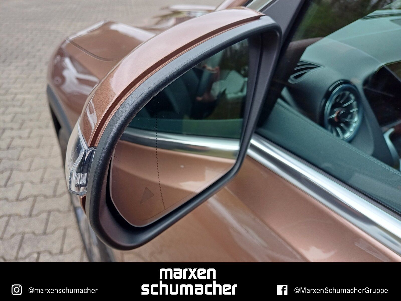 Mercedes EQB300 4M Progressive Distr+Pano+360°+LED+Sound