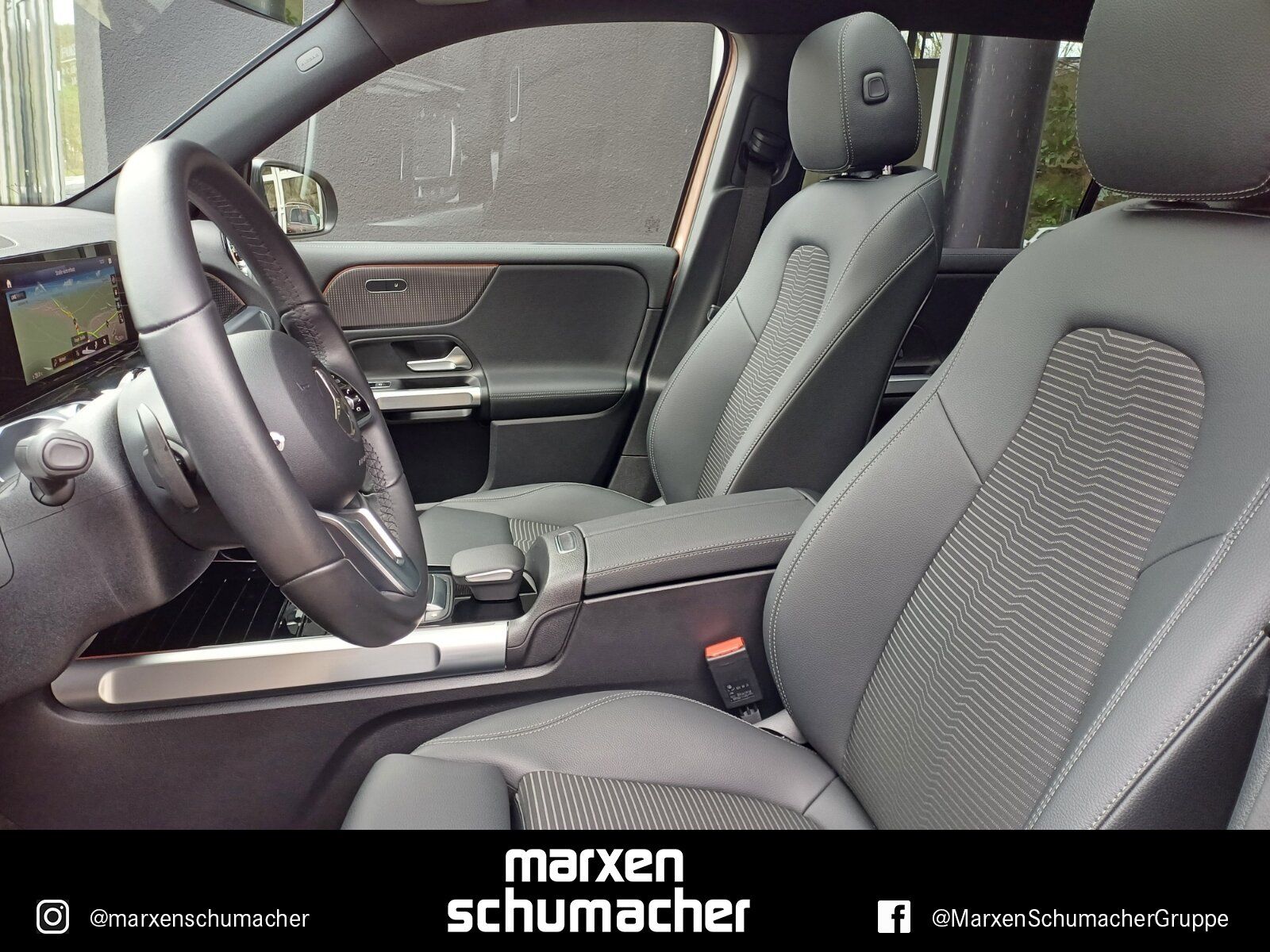 Mercedes EQB300 4M Progressive Distr+Pano+360°+LED+Sound