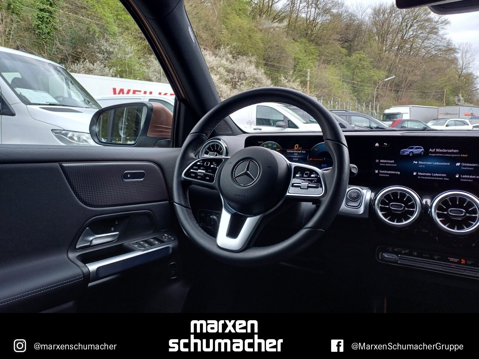 Mercedes EQB300 4M Progressive Distr+Pano+360°+LED+Sound