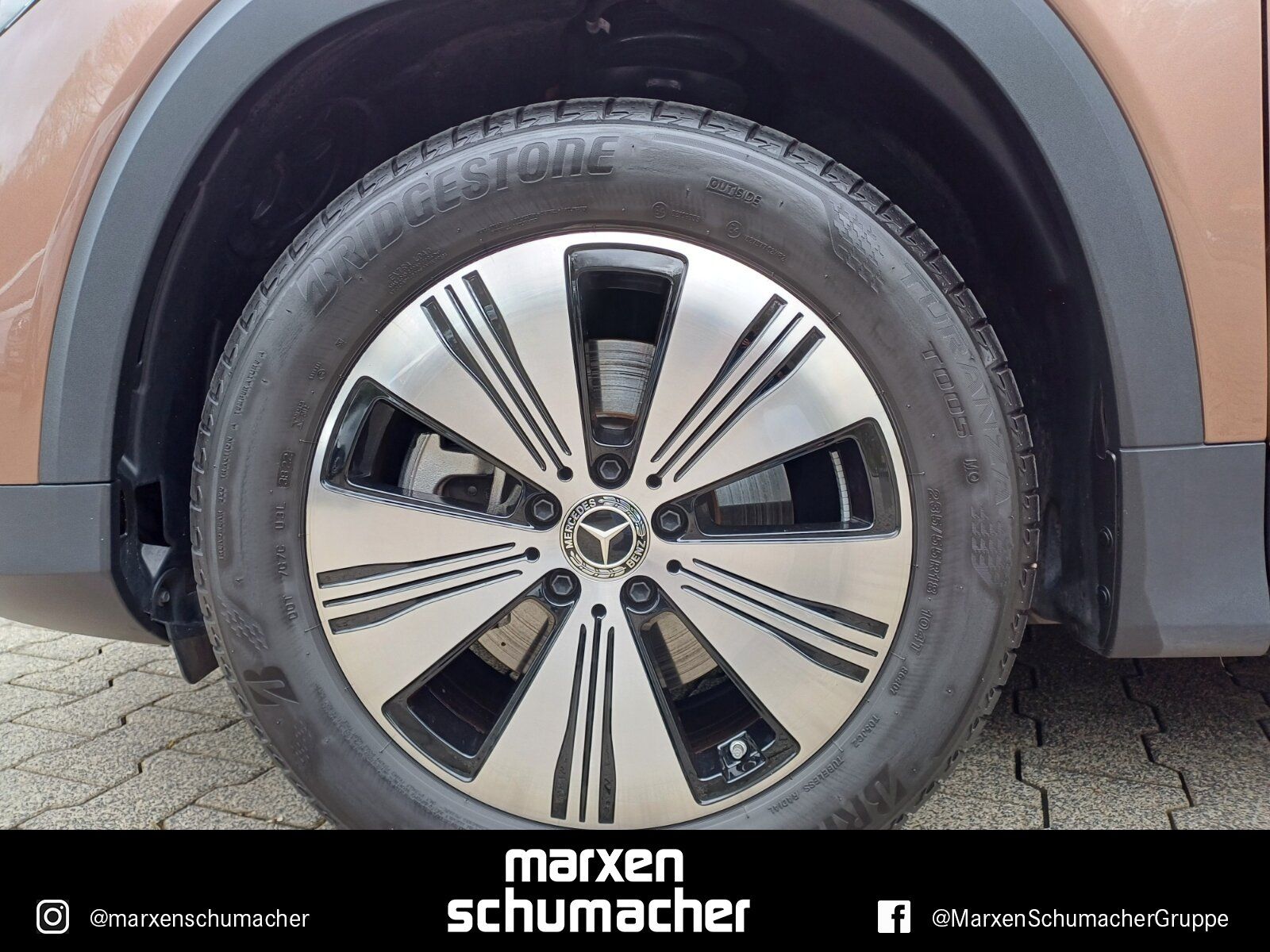 Mercedes EQB300 4M Progressive Distr+Pano+360°+LED+Sound