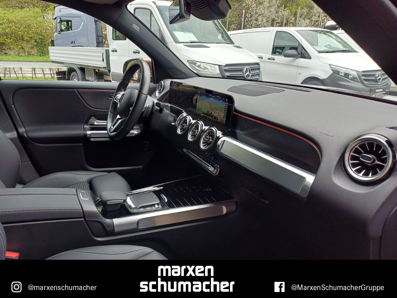 Mercedes EQB300 4M Progressive Distr+Pano+360°+LED+Sound