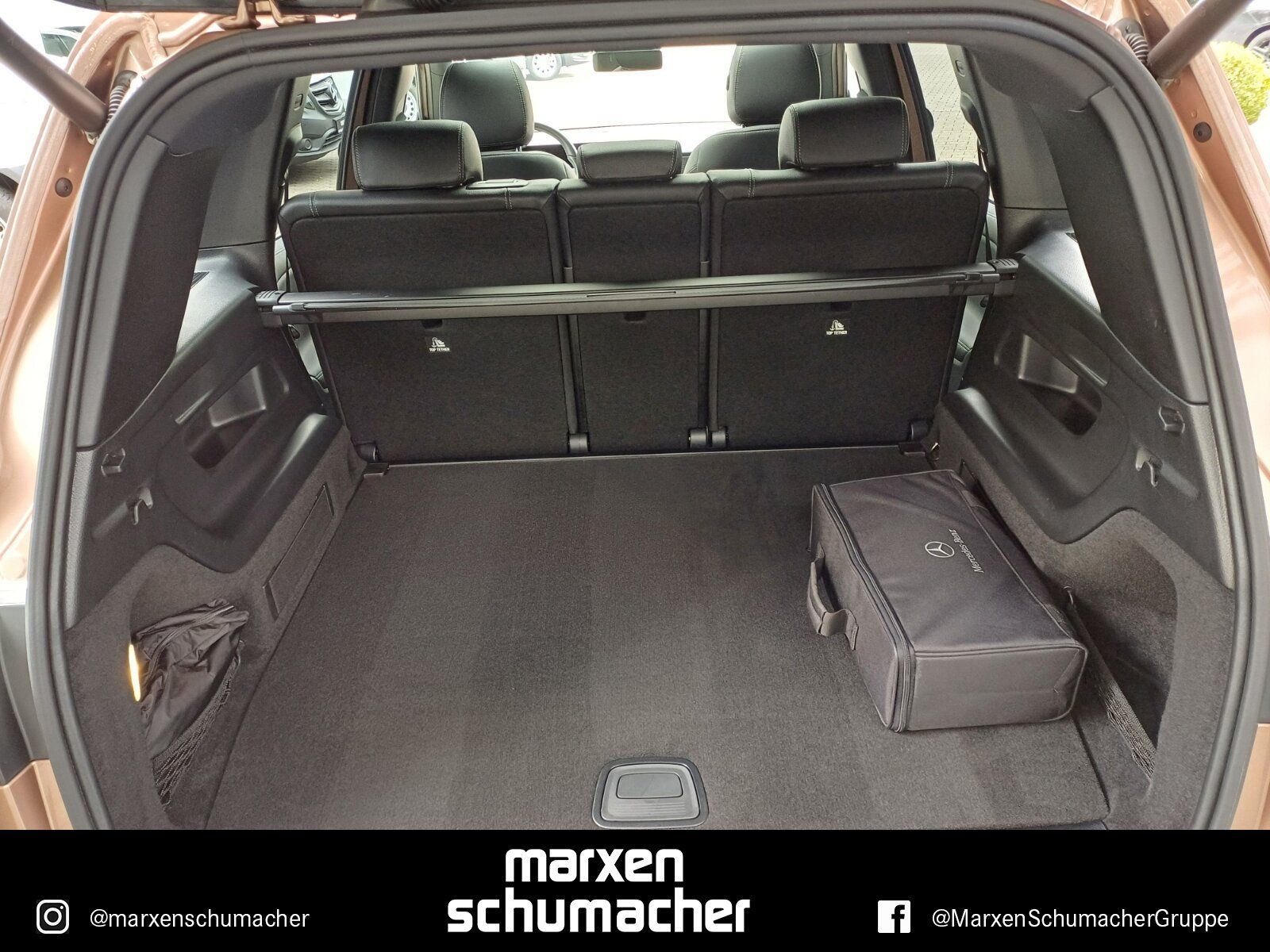 Mercedes EQB300 4M Progressive Distr+Pano+360°+LED+Sound