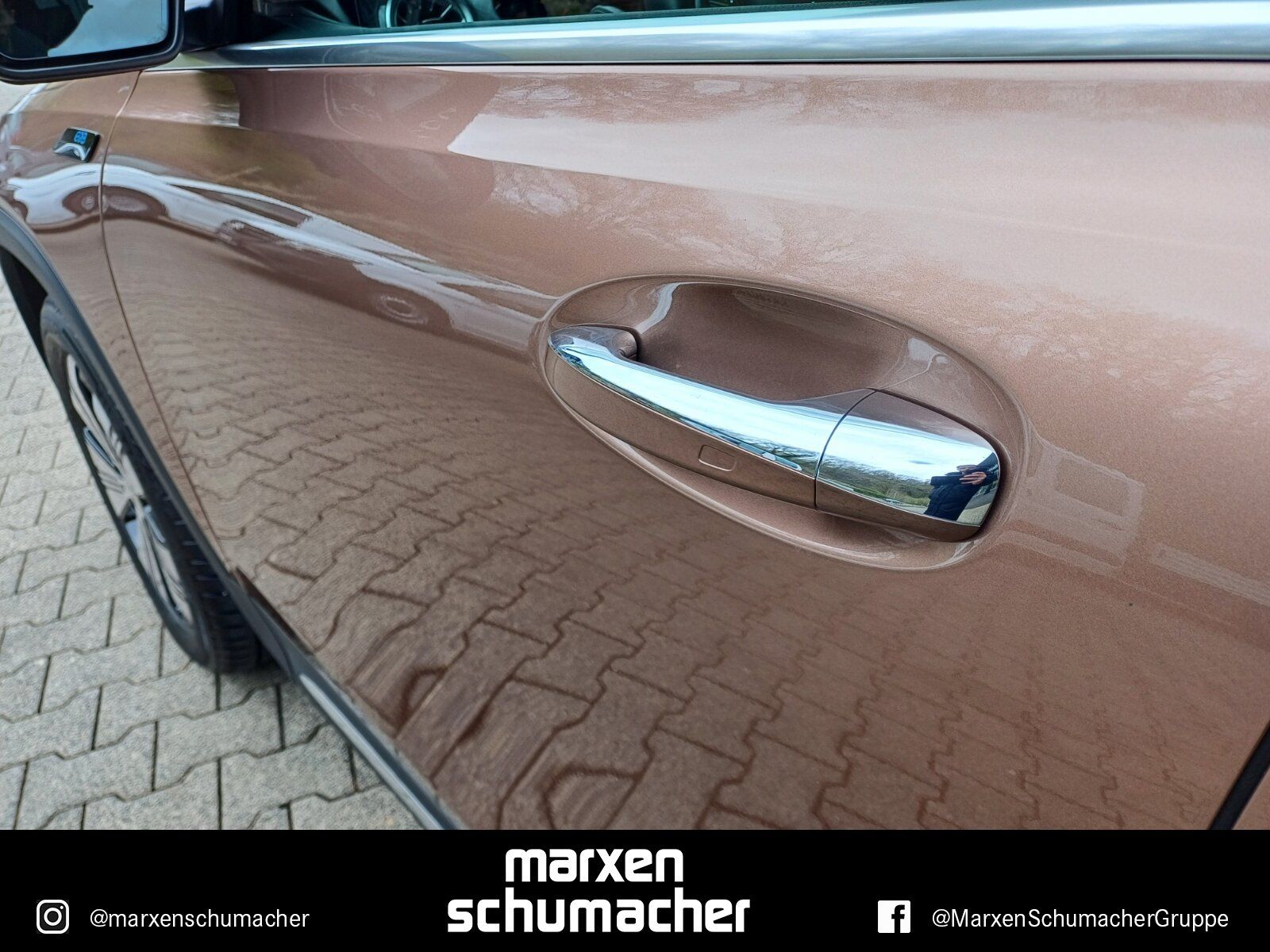 Mercedes EQB300 4M Progressive Distr+Pano+360°+LED+Sound