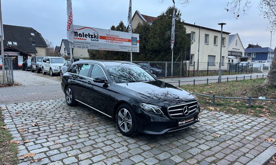 Mercedes E200 T*Totwinkel*Schiebedach*Kamera*Ambiente*